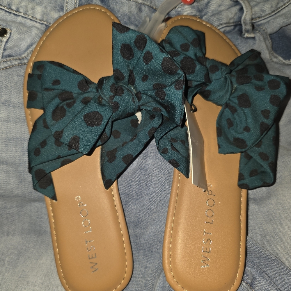NWT, Sz5/6 West Loop Women's Sandals with Teal and Black Bow